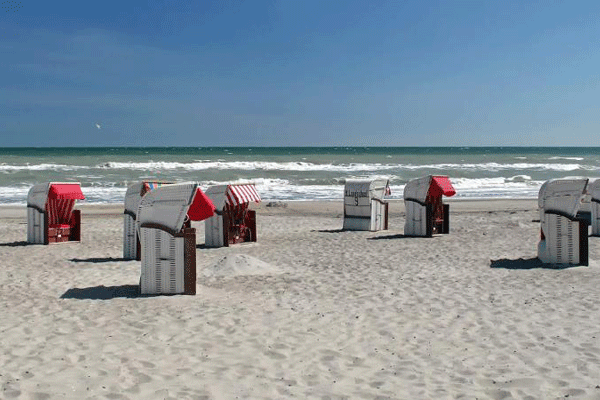 Strandkörbe an der Ostseeküste von Dahme